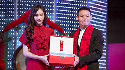 中国美正当红，ued唯一官网A股上市，引领新时代